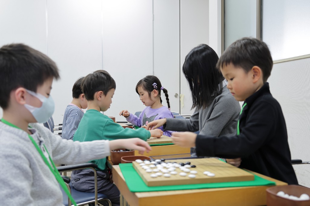 子ども限定の対局室（指導者付き）の様子