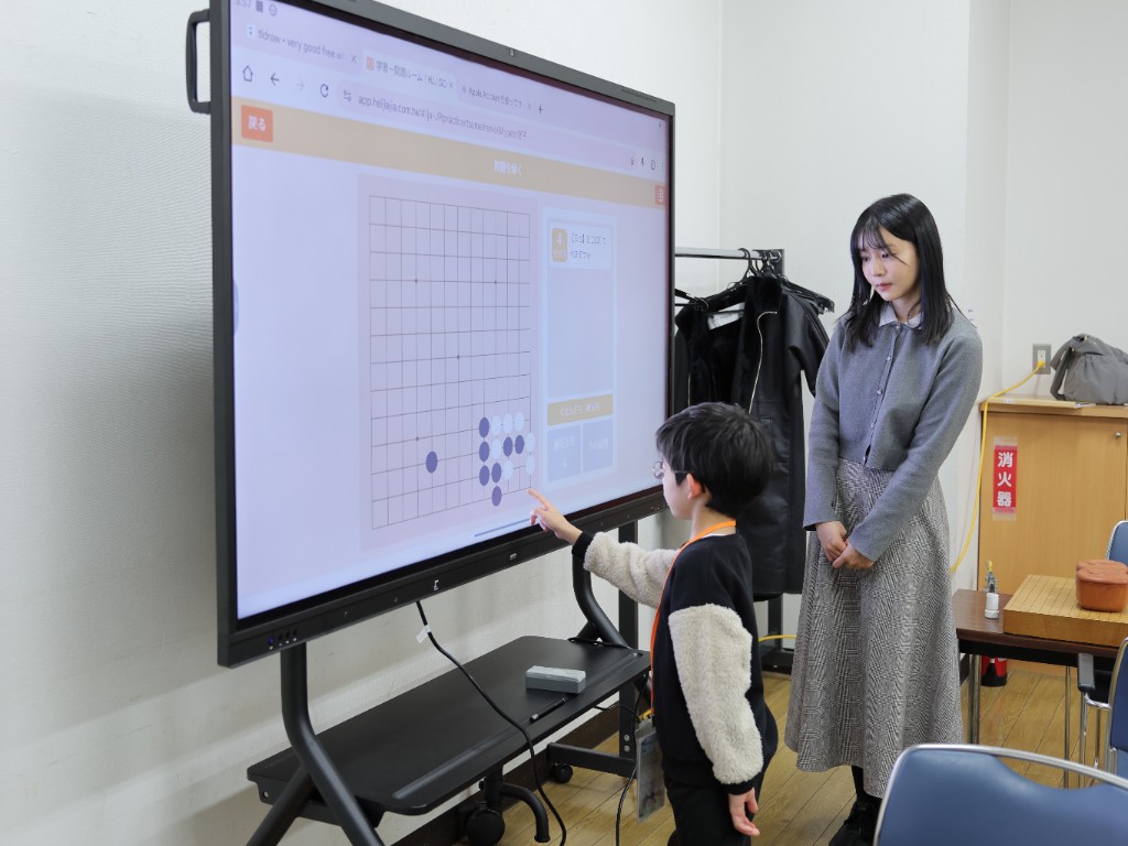 デジタルボードでの指導の様子